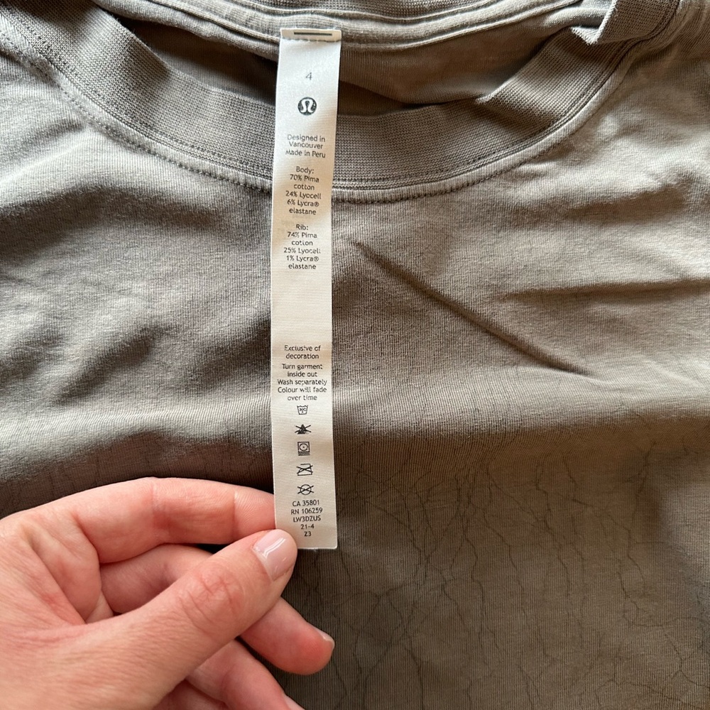 Lululemon t shirt